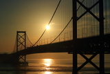 朝焼けの空と大鳴門橋