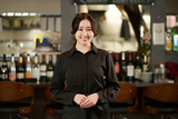 レストランで働くアジア人の女性